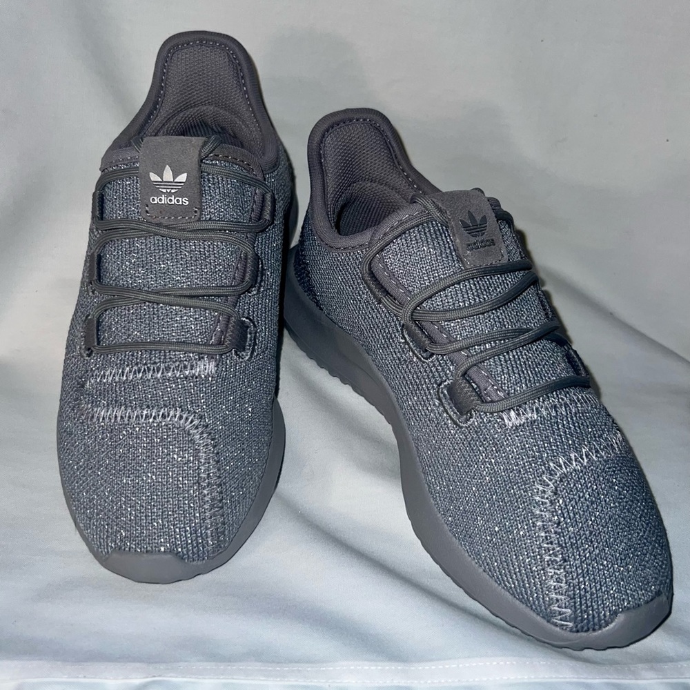 (SOLD)Adidas Tubular Shadow Grey Three/silver Metallic Little Girls Size 12
